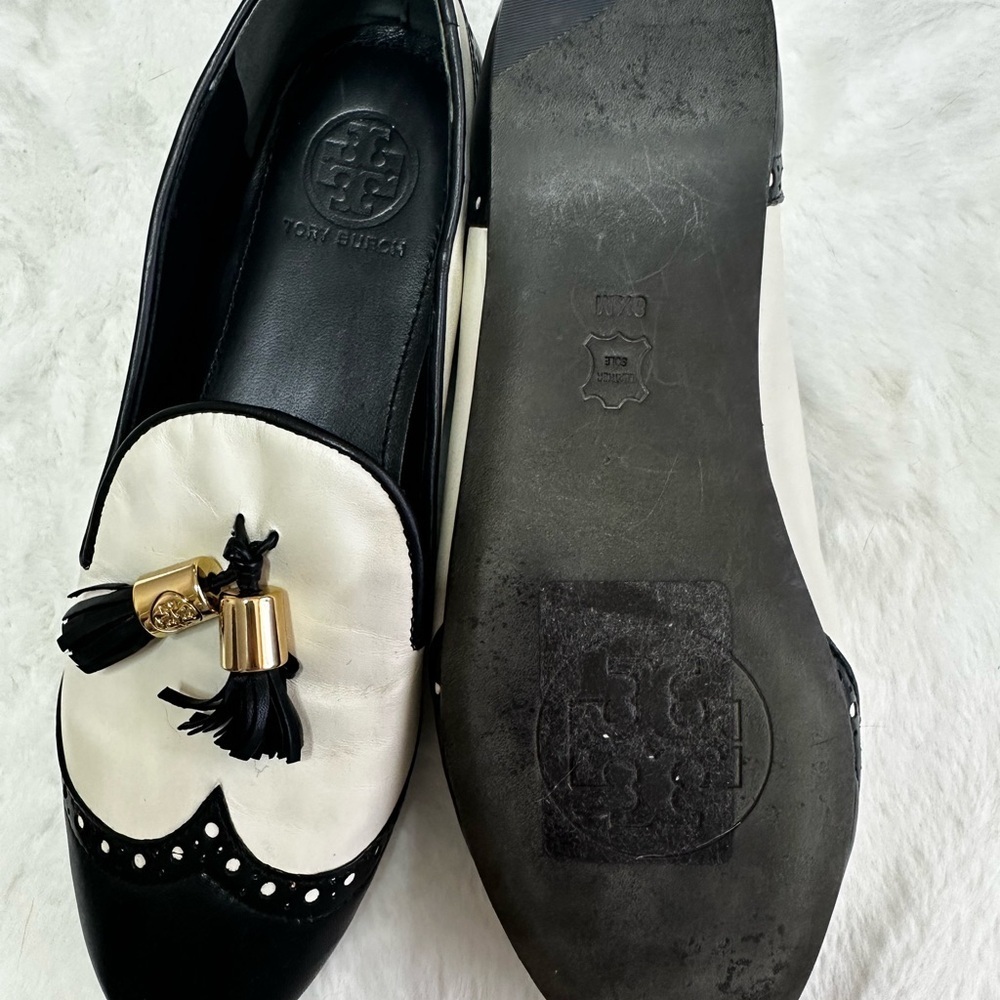 Tory Burch Two-Tone Black and White Flats - Picture 4 of 7